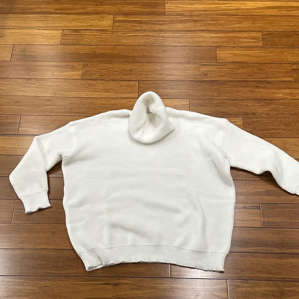 Cozy White Turtleneck Sweater L
